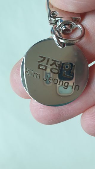 컴바이유 써지컬 각인 키링 [반려동물 인식표, 커플 키링, 가족 키링] — 5점을 준 리뷰어가 2022년 3월 올린 사용 사진