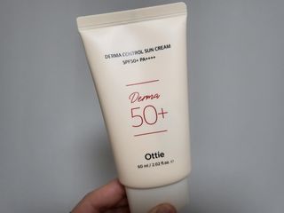 [오띠] SET_더마 컨트롤 선 크림( SPF50+ PA++++) & 100 마스크팩 x  4매 (수분/탄력/광채/장벽) — 5점을 준 리뷰어가 2022년 7월 올린 사용 사진