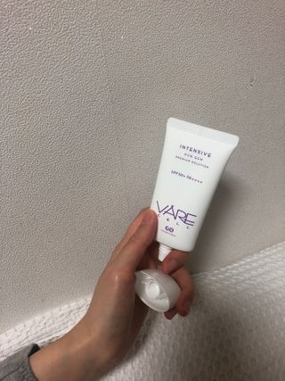 바르셀 톤업 무기자차 자외선차단제 순한 선크림 인텐시브 선 젠 50ml — 4점을 준 리뷰어가 2021년 11월 올린 사용 사진