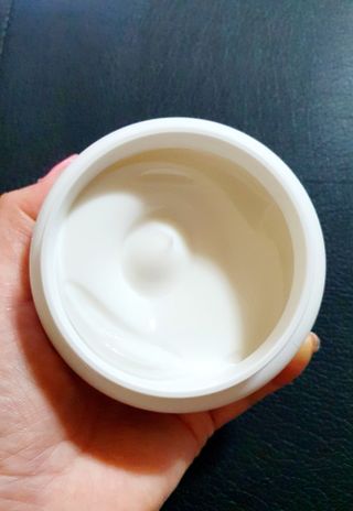 버텍스넘버원 버텍스 넘버원 햄프씨드오일 핸드밤, 바디크림 — 5점을 준 리뷰어가 2022년 3월 올린 사용 사진