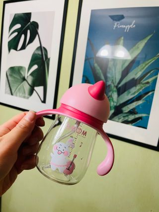 유비맘 트라이탄 코니빨대컵_컬러 랜덤 발송 — 5점을 준 리뷰어가 2020년 12월 올린 사용 사진