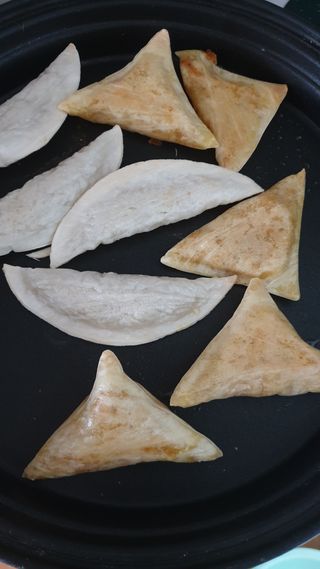 (주)성경순만두 곤약만두.콘치즈만두,삼각당면만두,당면 야끼만두,대구전통 납작만두,떡뽁이 매콤소스,달콤소스 — 5점을 준 리뷰어가 2023년 4월 올린 사용 사진