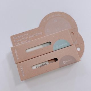 [후르디아] 올리브영 착한보습 비건 립버터 2종 — 5점을 준 리뷰어가 2021년 12월 올린 사용 사진