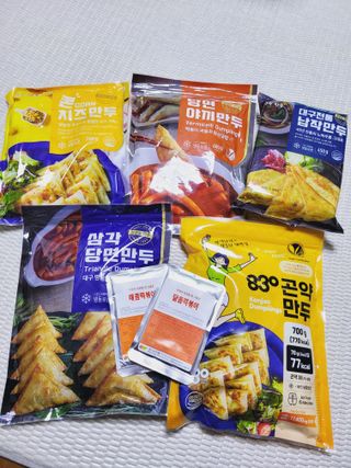 (주)성경순만두 곤약만두.콘치즈만두,삼각당면만두,당면 야끼만두,대구전통 납작만두,떡뽁이 매콤소스,달콤소스 — 5점을 준 리뷰어가 2023년 4월 올린 사용 사진