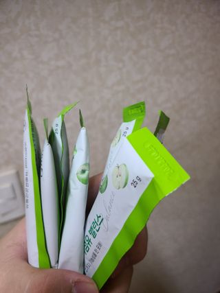 아임오 풋사과 식이섬유 밸런스 젤리 14포 — 4점을 준 리뷰어가 2021년 8월 올린 사용 사진