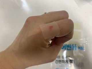 [큐어반H 커팅] 간편하게 떼서 쓰는 자외선차단 습윤밴드 (1팩/30매입) — 5점을 준 리뷰어가 2022년 12월 올린 사용 사진