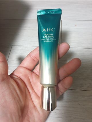[NEW 탄력유턴 아이크림] AHC 유스 래스팅 리얼 아이크림 포 페이스 — 5점을 준 리뷰어가 2021년 3월 올린 사용 사진
