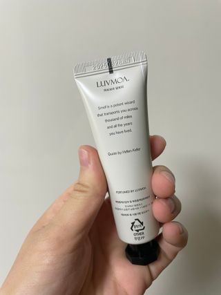 러브모아 향수 고체향수 승무원 고체향수 바르는 향수 니치향수 도손 우드세이지 앤 씨솔트 — 5점을 준 리뷰어가 2022년 10월 올린 사용 사진