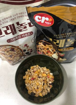 씨알푸드 씨알로 그래놀라 2종 후르츠+크랜베리 아몬드 — 5점을 준 리뷰어가 2022년 7월 올린 사용 사진