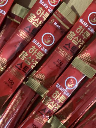 힘내라김홍삼 하루홍삼정스틱 10g x 10포 — 5점을 준 리뷰어가 2021년 3월 올린 사용 사진