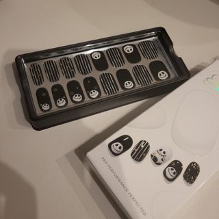 데싱디바 글레이즈 할로윈 네일_5종 중 택1 — 4점을 준 리뷰어가 2021년 10월 올린 사용 사진