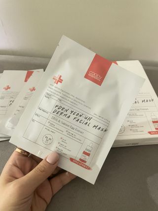 쿠피 피디알엔 연어 더마 페이셜 마스크 — 5점을 준 리뷰어가 2021년 11월 올린 사용 사진