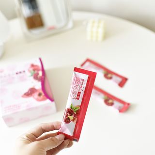 헬스업_쁘띠쁘띠석류콜라겐젤리_20g x 14포 — 5점을 준 리뷰어가 2021년 3월 올린 사용 사진