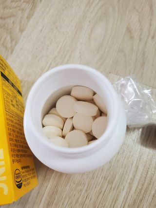 서울약사신협_면역애 아연 츄어블 60정 — 5점을 준 리뷰어가 2021년 8월 올린 사용 사진