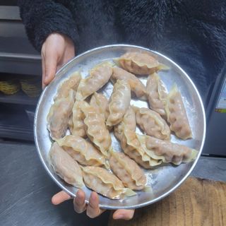 삼양냉동 [삼양] 얇은피불닭왕교자+얇은피까르보불닭왕교자 총4팩 — 4점을 준 리뷰어가 2021년 2월 올린 사용 사진