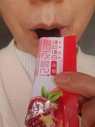 헬스업_쁘띠쁘띠석류콜라겐젤리_20g x 14포 — 5점을 준 리뷰어가 2021년 3월 올린 사용 사진