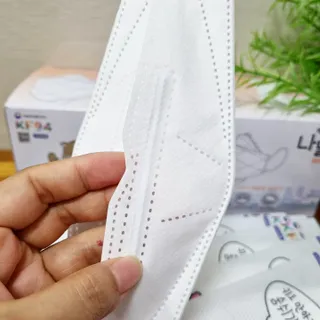 케이파이 나날마스크 [케이파이 나날] KF94 마스크 50매입 (개별포장) ,  여름에도 좋은 숨쉬기 편한 순수 국산 마스크 — 5점을 준 리뷰어가 2022년 8월 올린 사용 사진