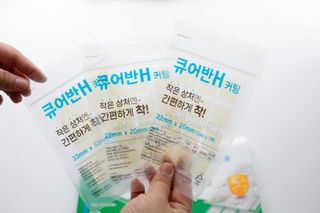 [큐어반H 커팅] 간편하게 떼서 쓰는 자외선차단 습윤밴드 (1팩/30매입) — 5점을 준 리뷰어가 2022년 11월 올린 사용 사진