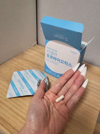 [지셀라] 프로바이오틱스 100억 유산균 보장 (1개월분 / 350mg X 30캡슐) — 5점을 준 리뷰어가 2023년 4월 올린 사용 사진
