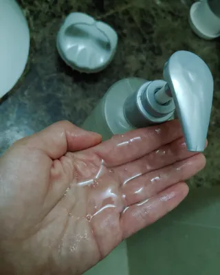 MOAMANEMUNAH 모아만에무나 플러스 두피 탈모 완화 기능성 샴푸 + 브러쉬 2종 세트 — 5점을 준 리뷰어가 2021년 10월 올린 사용 사진