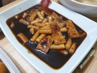 유비쿡 컵떡볶이 매운컵떡볶이2개/ 짜장컵떡볶이 2개  총 4개세트 — 5점을 준 리뷰어가 2021년 2월 올린 사용 사진