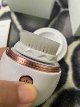 디하우트 랩 디하우트랩 클렌징 피부관리기 진동클렌저 실리콘+2종 인조모 브러시 — 4점을 준 리뷰어가 2021년 12월 올린 사용 사진