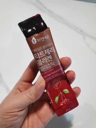 자연에온 가득담은 몽모랑시 타트체리 콜라겐 젤리스틱 — 5점을 준 리뷰어가 2021년 1월 올린 사용 사진