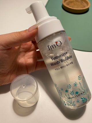 아임오 페미닌워시 150ML + 페미닌티슈6입 + 아임오스티커 + 쿠폰북 — 5점을 준 리뷰어가 2021년 10월 올린 사용 사진