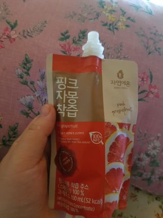 자연에온 핑크 자몽 착즙 100mL 10개입 1BOX +가 득담은 자몽 콜라겐 젤리스틱 1BOX — 5점을 준 리뷰어가 2021년 7월 올린 사용 사진