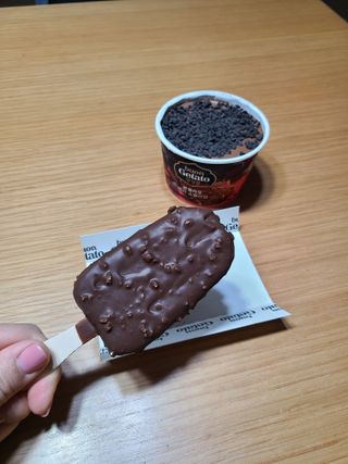 롯데제과 본젤라또 비스킷&바닐라카라멜바, 본젤라또 베리쇼콜라컵 — 5점을 준 리뷰어가 2021년 11월 올린 사용 사진
