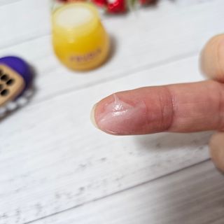 틱톡 [후르디아] 튼입술해결템 올리브영 블루베리 하이드레이팅 허니 립밤 — 5점을 준 리뷰어가 2023년 12월 올린 사용 사진