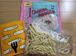 [푸딩팩토리] 로제누들떡볶이 500g / 까르보나라크림누들떡볶이 500g — 4.5점을 준 리뷰어가 2022년 8월 올린 사용 사진