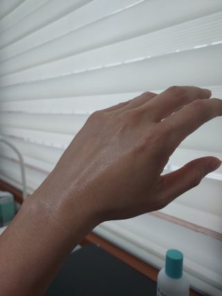 리더스코스메틱 리더스 카밍 바이오틱스 에센스 워터 — 5점을 준 리뷰어가 2022년 5월 올린 사용 사진