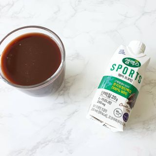 셀렉스스포츠 셀렉스 스포츠 웨이 프로틴 초콜릿 _ 330ml x 12팩 — 5점을 준 리뷰어가 2021년 4월 올린 사용 사진