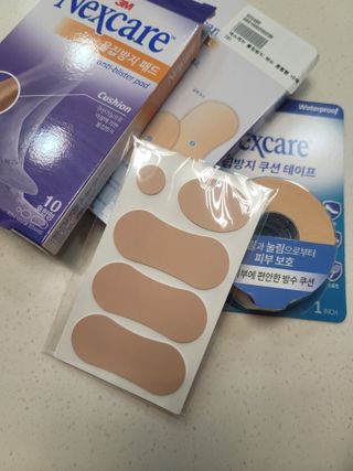 3M 넥스케어 물집방지쿠션테이프 1매 + 물집방지패드 10매 — 4점을 준 리뷰어가 2024년 3월 올린 사용 사진