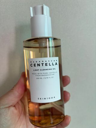 스킨1004 [SKIN1004] 마다가스카르 센텔라 라이트 클렌징 오일 200ml — 5점을 준 리뷰어가 2024년 8월 올린 사용 사진