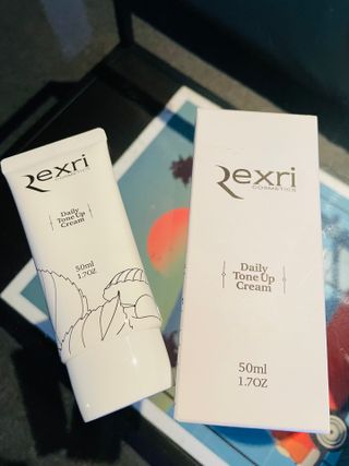 렉스리 데일리 톤업 크림 Rexri Daily Tone Up Cream — 3.5점을 준 리뷰어가 2022년 10월 올린 사용 사진