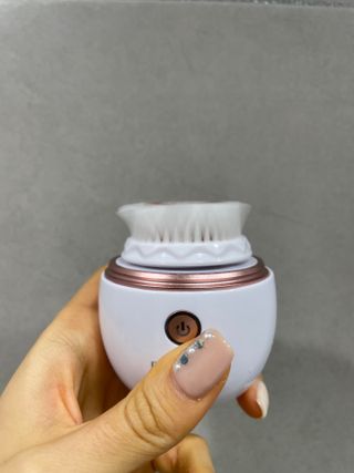 디하우트 랩 디하우트랩 클렌징 피부관리기 진동클렌저 실리콘+2종 인조모 브러시 — 5점을 준 리뷰어가 2021년 12월 올린 사용 사진