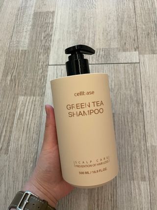 프리마인 더이상 뻣뻣하고 효과없는 탈모샴푸는 NO. 근본부터 케어하는 셀베이스 그린티샴푸(500ml) — 5점을 준 리뷰어가 2023년 3월 올린 사용 사진