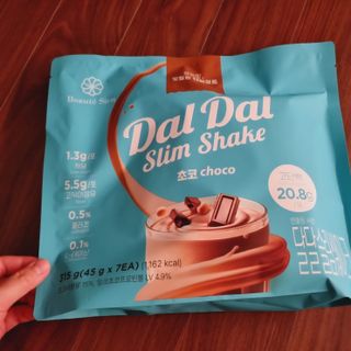 달달슬림쉐이크 구매평★달달슬림 맛있는 단백질 쉐이크 파우치 다이어트 식사대용 프로틴 파우더 보충제 — 5점을 준 리뷰어가 2025년 8월 올린 사용 사진