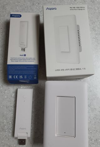 아카라 조명 스위치를 누워서 끄는 방법 (스마트 조명 스위치 2구 + 무선 리모트 스위치 1구 T1, 스마트 허브 E1) — 4점을 준 리뷰어가 2021년 12월 올린 사용 사진