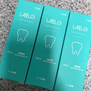 치과에서 쓰는 치약 _ 라벨제로 저불소 꼬마, 키즈, 유아, 베이비, 주니어 안전한 어린이치약 — 5점을 준 리뷰어가 2022년 11월 올린 사용 사진
