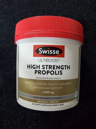 Swisse 스위스 고함량 프로폴리스 2,000mg 210정 — 5점을 준 리뷰어가 2021년 11월 올린 사용 사진