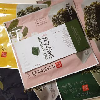 [해림맛김] 들기름에 구운 바삭바삭 김 4종 세트 + 1종 랜덤발송 총5개입 — 5점을 준 리뷰어가 2021년 2월 올린 사용 사진