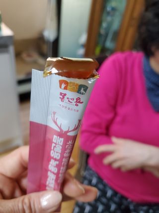 [몸엔용] 녹용 담은 탱탱 콜라겐 녹용 콜라겐 젤리 15g x 20포 — 5점을 준 리뷰어가 2022년 4월 올린 사용 사진