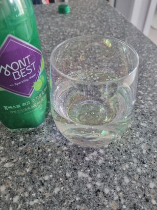 몽베스트 Montbest with Sparkling water Lime20병 — 5점을 준 리뷰어가 2021년 10월 올린 사용 사진