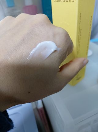 산다화 비타민C 화이트닝 크림 — 5점을 준 리뷰어가 2023년 10월 올린 사용 사진