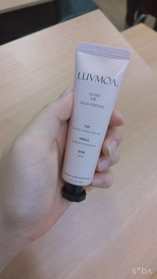 러브모아 향수 고체향수 승무원 고체향수 바르는 향수 니치향수 도손 우드세이지 앤 씨솔트 — 4점을 준 리뷰어가 2022년 10월 올린 사용 사진