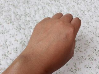 리더스코스메틱 리더스 카밍 바이오틱스 선 에센스 SPF 50+ PA++++ — 4점을 준 리뷰어가 2022년 5월 올린 사용 사진