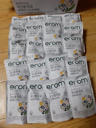 이롬 황성주 박사의 국산콩 두유 검은콩과 17곡 프리미엄 — 4.5점을 준 리뷰어가 2021년 5월 올린 사용 사진